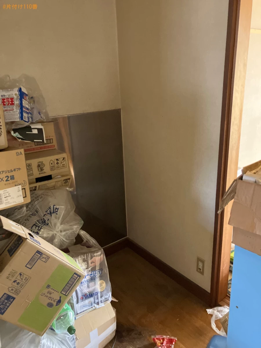 冷蔵庫、ダイニングテーブル、カラーボックス、ダンボール等の回収
