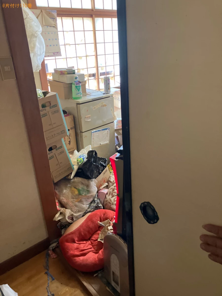 冷蔵庫、ダイニングテーブル、カラーボックス、ダンボール等の回収